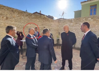 VIDEO/ Edi Rama dhe Bujar Leskaj “bëjnë paqe” në Vlorë, pas ofendimeve në Kuvend