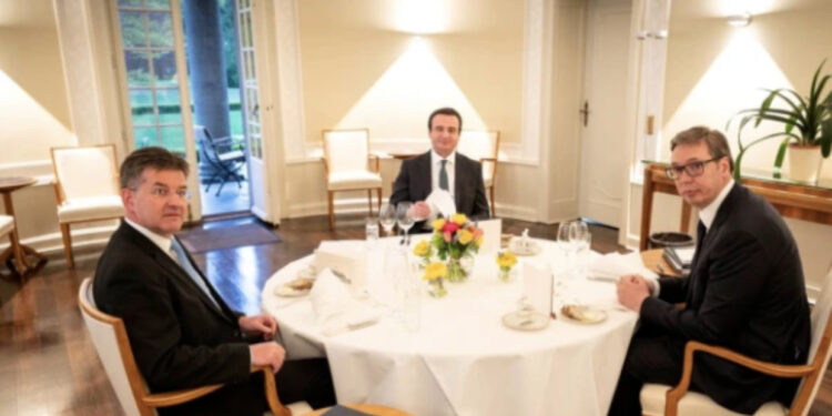 Situata e tensionuar mes Kosovës dhe Sebisë, Kurti e Vuçiç takohen sot në Bruksel