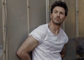 “Mashkulli më seksi për 2022”, aktori i njohur merr “fronin” si më simpatiku për këtë vit