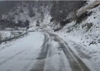 FOTO/ Zyrtarisht në dimër! Dëbora zbardh sot Korçën