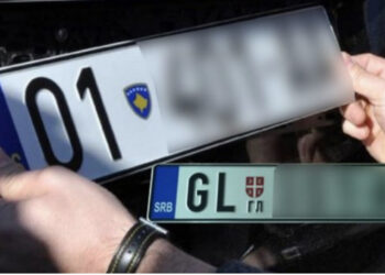 Hyn sot në fuqi “masa e qortimit” për targat serbe në Kosovë