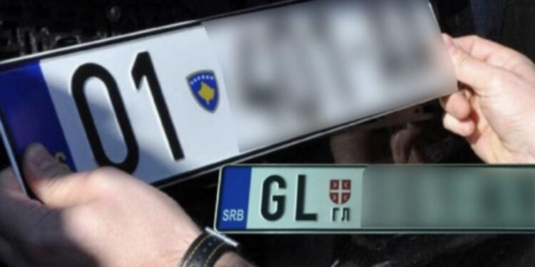 Hyn sot në fuqi “masa e qortimit” për targat serbe në Kosovë