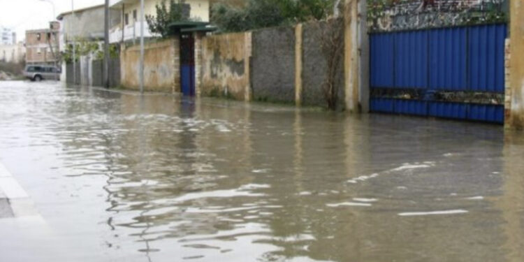 Del nga shtrati lumi Ishëm, izolohen nga uji 10 banesa në në Fushë Krujë