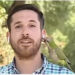 VIDEO/ Ishte në transmetim live, papagalli “i vjedh” kufjen gazetarit