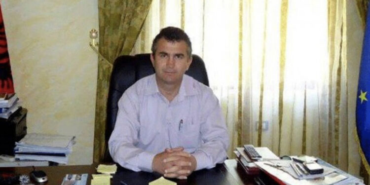 E rëndë! Plagoset me thikë Kryetari i bashkisë Divjakë