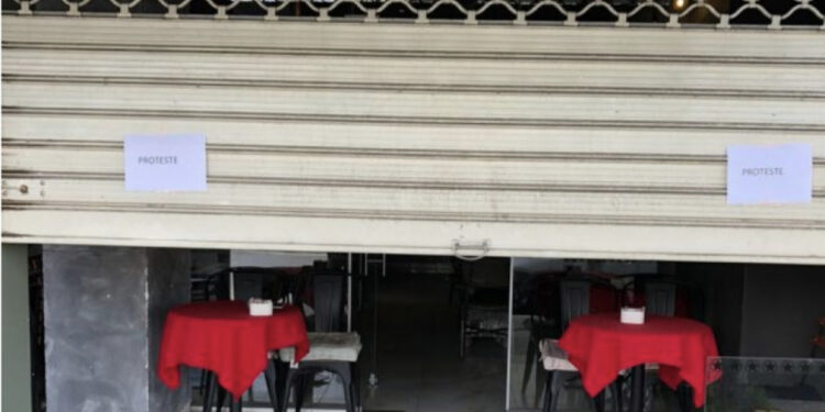 Protestojnë për rritjen e çmimeve, bizneset në gjithë Shqipërinë ulin sot qepenat