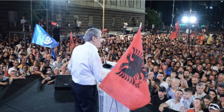 VIDEO/ Erdhi koha të themi, zgjohu shqiptar! Berisha publikon Himnin e protestës