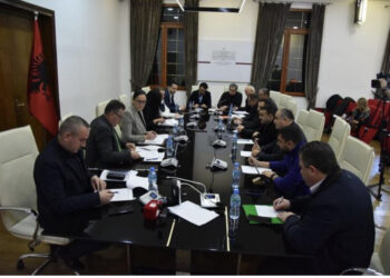 EMRAT/ Bordi i oligarkëve, emrat që po vjedhin shqiptarët me naftën