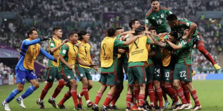 Meksika fiton ndaj Arabisë Saudite, por eliminohet nga golavarazhi