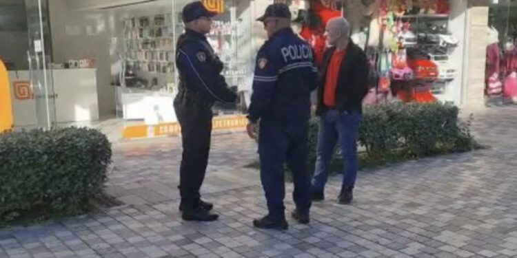 Grabitet në Vlorë, vidhet gjatë natës dyqani i telefonave