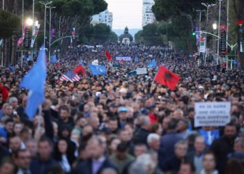 Protesta e opozitës jehonë në mediat ndërkombëtare: Mijëra u mblodhën kundër qeverisë, Berisha tregoi muskujt para zgjedhjeve lokale