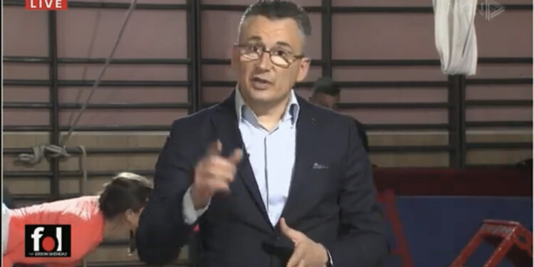 VIDEO/ Kush po ia “ngul thikën” Cirkut Kombëtar! 63 vite Cirk ka përfunduar në një palestër pa banjo