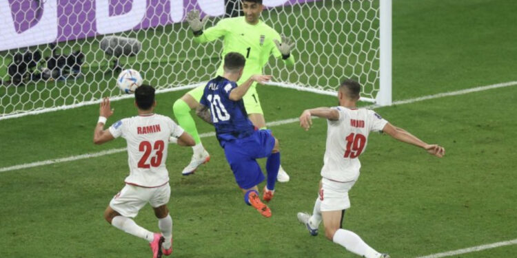 SHBA fiton ndaj Iranit dhe kalon tutje, vendos goli i Pulisic