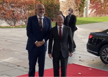 Rama vizitë në Gjermani, ndan video nga pritja që i bëri kancelari Scholz në Berlin