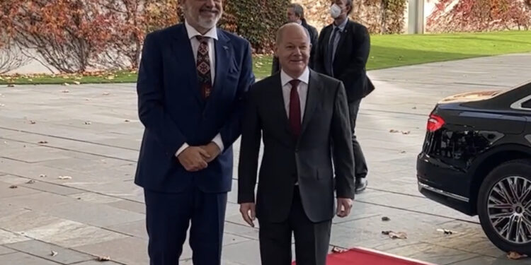 Rama vizitë në Gjermani, ndan video nga pritja që i bëri kancelari Scholz në Berlin