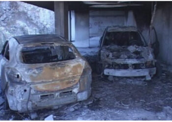 Digjen dy makina në Vlorë, në pronësi të një 49-vjeçari