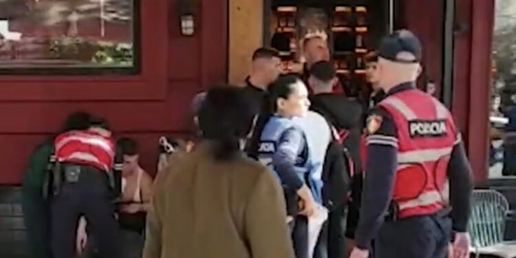 Sherr mes të rinjve në Durrës, njëri mbetet i plagosur me thikë