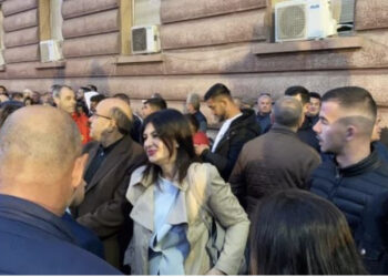 I paftuari, tre besnikët dhe “tradhtari” në protestën e Berishës