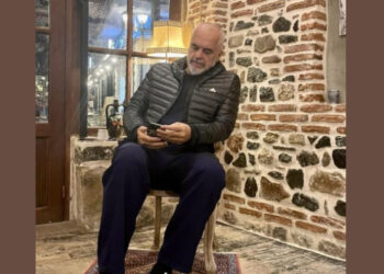 Ramën e braktisin socialistët/ Ndihet i vetmuar, dërgon mesazhe dashurie por askush nuk i afrohet më