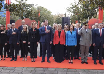 78 vjetori i Çlirimit të Tiranës, ceremoni përkujtimore tek “Ushtari i Panjohur”