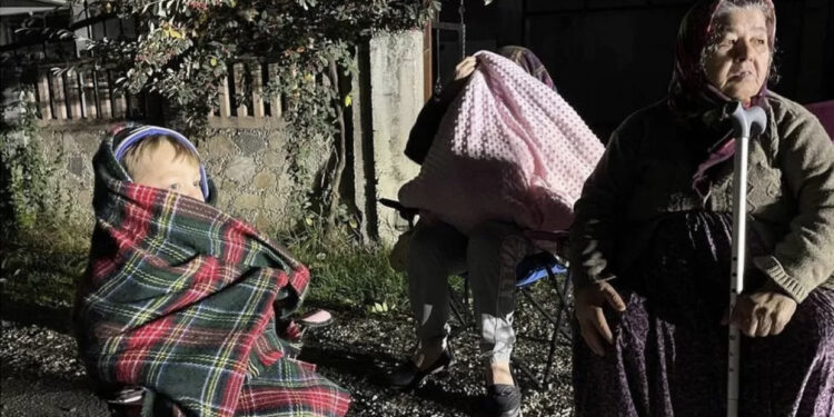 VIDEO-Tërmet i fortë në Turqi, sizmologët: Më e keqja është rrugës