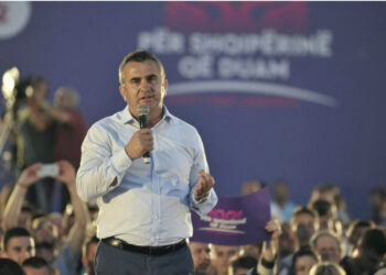 Plagosi me thikë kryebashkiakun e Divjakës, flet babai i autorit: S’e dinim se kishte probleme deri në këtë pikë