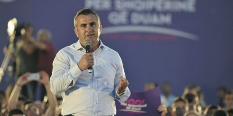 Plagosi me thikë kryebashkiakun e Divjakës, flet babai i autorit: S’e dinim se kishte probleme deri në këtë pikë