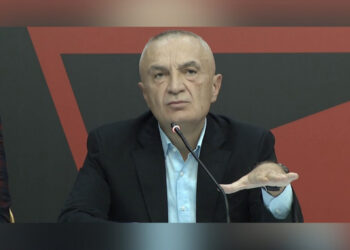 Meta thirrje të rinjve: Dilni në protestën e 12 nëntorit – koha të largohet Rama, jo të emigroni ju!