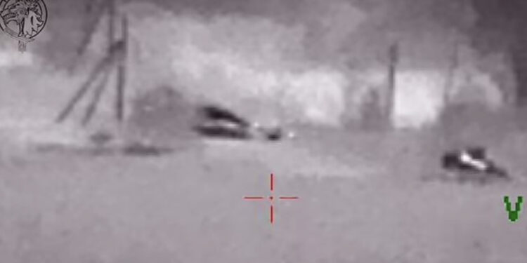 ‘Me një gur, dy zogj’/ Dalin pamjet, shikoni se si snajperisti ukrainas ‘heq qafe’ me një të shtënë dy rusë!