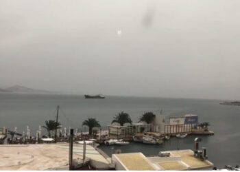 “Po vjen furtuna”, ndalohet lundrimi në Vlorë