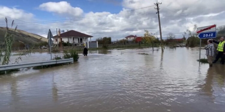 Moti i keq, vazhdojnë problemet në Lezhë: 500 ha tokë nën ujë, Drini pranë pikës kritike
