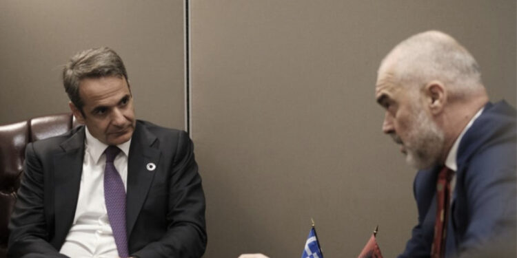 Grekët: “Shahu” gjeopolitik, Turqia “rrethon” Shqipërinë, Greqia futet në mes