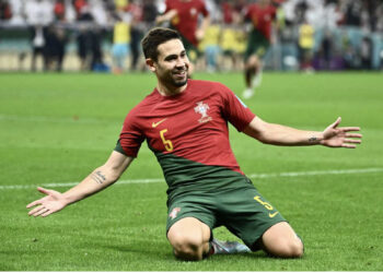 VIDEO/ Portugalia turpëron Zvicrën, luzitanët në çerekfinale