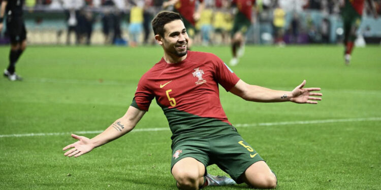 VIDEO/ Portugalia turpëron Zvicrën, luzitanët në çerekfinale