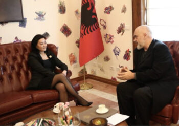 “Institucionet e drejtësisë të jenë të pavarura”/ Takim i papritur mes Ramës dhe Kim, Ambasada e SHBA zbardh çfarë diskutuan