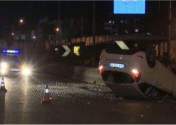 Aksident i rëndë në Tiranë, mjeti përplaset me bordurën e rrugës, humb jetën 35-vjeçari