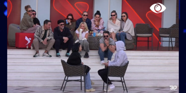 Video/ “Gjestet e tua janë mungesë respekti” Mikela acarohet, Kristi: Dua që partnerja të më shohë si Zot!