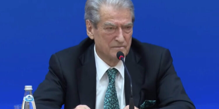 Berisha për situatën në Kosovë: Putini i vogël po luan me zjarrin, Vuçiç kërkon një konflikti të ri në rajon