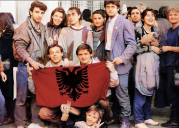 “Ditë magjike”, Blendi Fevziu kujton 8 Dhjetorin përmes fotove nga demonstratat e studentëve