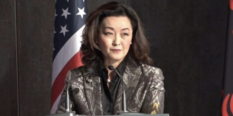 Xhaçka njoftoi zëvendësimin, Kim i “ngrin” buzëqeshjen: Do jem këtu! I shtyhet mandati?