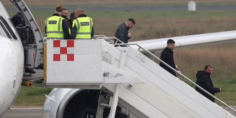 Britania e Madhe dëbon 42 shqiptarë, mes tyre 32 të dënuar për trafik droge!