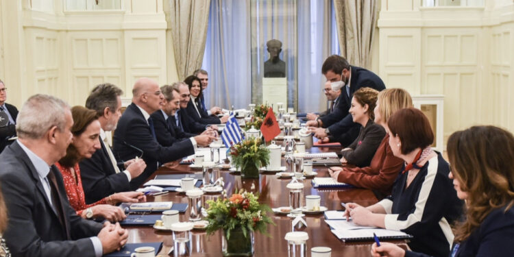 Xhaçka në Athinë, por s’i përmend çështjet e vjetra: Folëm për të ardhmen