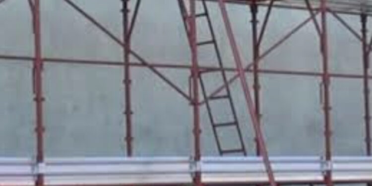 EMRI/ E rëndë në Itali, shqiptari bie nga skelat dhe ndërron jetë në vend