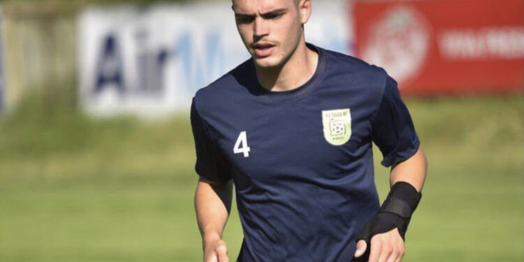Pësoi atak kardiak gjatë lojës, ndërron jetë futbollisti 17-vjeçar shqiptar