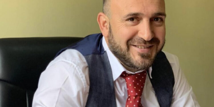 Dhunohet drejtori i Postës në Lezhë, dërgohet për mjekim në spital