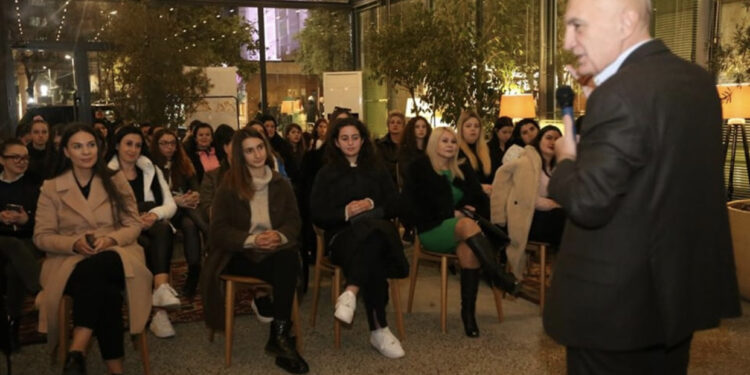 Meta takim me gratë dhe vajzat e kryeqytetit: Ndryshimi që po vjen do bëjë që zëri juaj të dëgjohet me përulësi