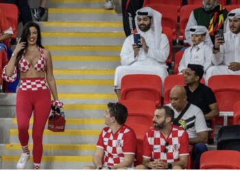 Tifrozja kroate Ivana Knoll rrëmben vëmendjen e sheikëve në tribunat e Botërorit 2022