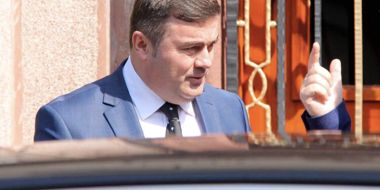 FOTO/ Lirohet shefi i shërbimit sekret