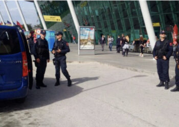 I vihen prangat turkut sa shkel në Rinas