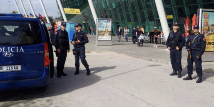 I vihen prangat turkut sa shkel në Rinas